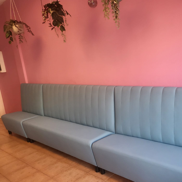 Banco tapizado rayas